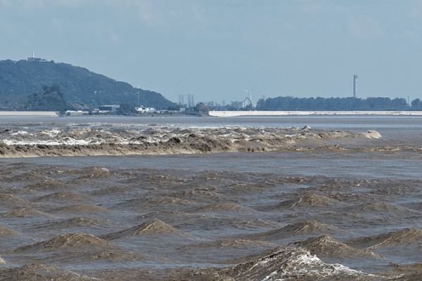 Feel the Surge: Qiantang River Tidal Bore Peaks Oct 9, 2025 🌊 Feel the Surge: Qiantang River Tidal Bore Peaks Oct 9, 2025 🌊 video poster