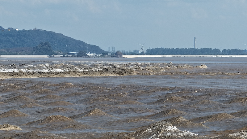 Feel the Surge: Qiantang River Tidal Bore Peaks Oct 9, 2025 🌊 video poster