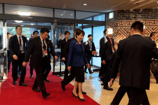 Japanese PM Takaichi Arrives in Gyeongju for Xi Jinping Talks Japanese_PM_Takaichi_Arrives_in_Gyeongju_for_Xi_Jinping_Talks video poster