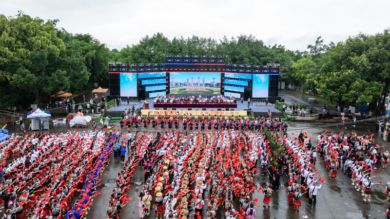 Jingpo_Culture_Shines_at_Munao_Zongge_Festival_in_Yunnan video poster