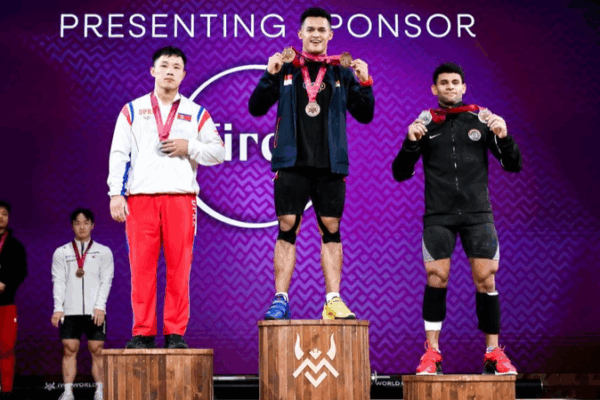 Juniansyah Breaks Clean & Jerk World Record with 204kg at IWF Worlds Juniansyah_Breaks_Clean___Jerk_World_Record_with_204kg_at_IWF_Worlds