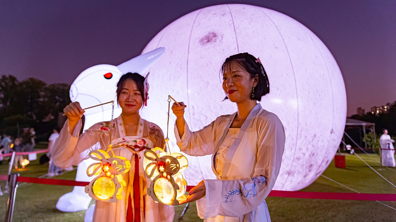 Moonlit_Tradition__Mid_Autumn_Festival_Across_Millennia - News for amigos, by amigos Moonlit_Tradition__Mid_Autumn_Festival_Across_Millennia