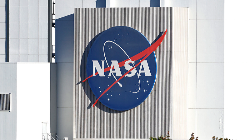 NASA Reopens Moon Lander Bids as SpaceX Falls Behind NASA_Reopens_Moon_Lander_Bids_as_SpaceX_Falls_Behind