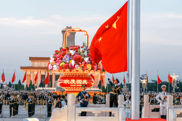 Tiananmen Sunrise: Celebrating 76 Years of the People’s Republic of China 🎉 Tiananmen Sunrise: Celebrating 76 Years of the People's Republic of China 🎉