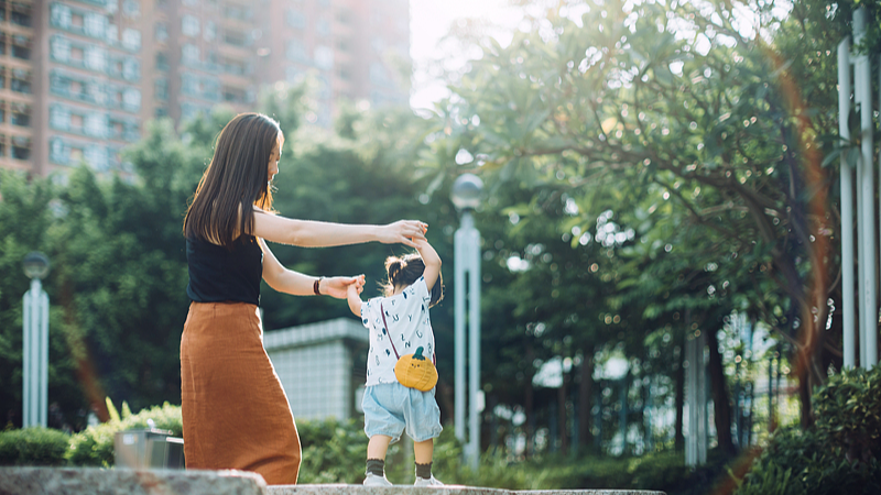New_Books_Highlight_Xi_Jinping_s_Talks_on_Women__Children___Families - News for amigos, by amigos New_Books_Highlight_Xi_Jinping_s_Talks_on_Women__Children___Families