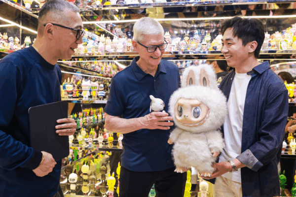 Tim Cook Visits Pop Mart’s Labubu 10th Anniversary Exhibit in Shanghai Tim Cook Visits Pop Mart’s Labubu 10th Anniversary Exhibit in Shanghai