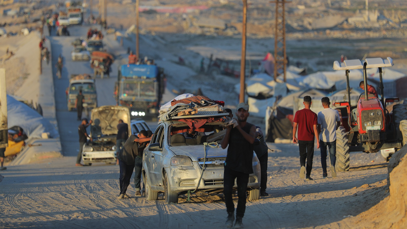 Israel closes Gaza coastal road, blocking displaced Palestinians’ return