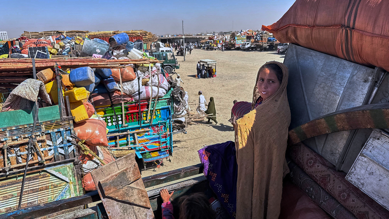 Pakistan Closes Border with Afghanistan After Fire Exchanges Pakistan_Closes_Border_with_Afghanistan_After_Fire_Exchanges