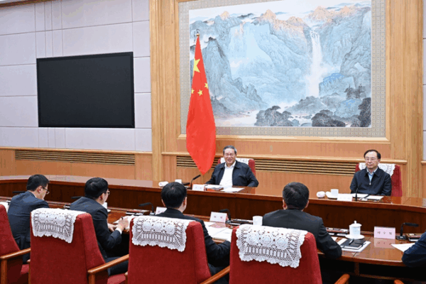 Premier Li Qiang Hosts Symposium to Power China’s Economic Comeback Premier Li Qiang Hosts Symposium to Power China’s Economic Comeback