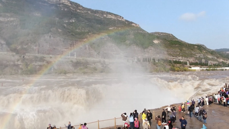 Rainbow_Spectacle_at_Hukou_Waterfall_Dazzles_Visitors video poster