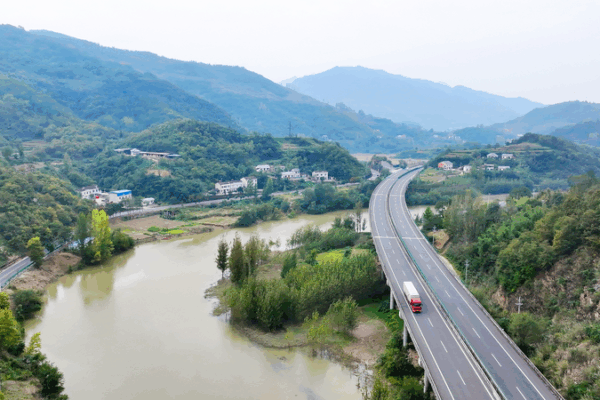Rural Roads Pave Path to a Happier Life in the Chinese Mainland Rural_Roads_Pave_Path_to_a_Happier_Life_in_the_Chinese_Mainland