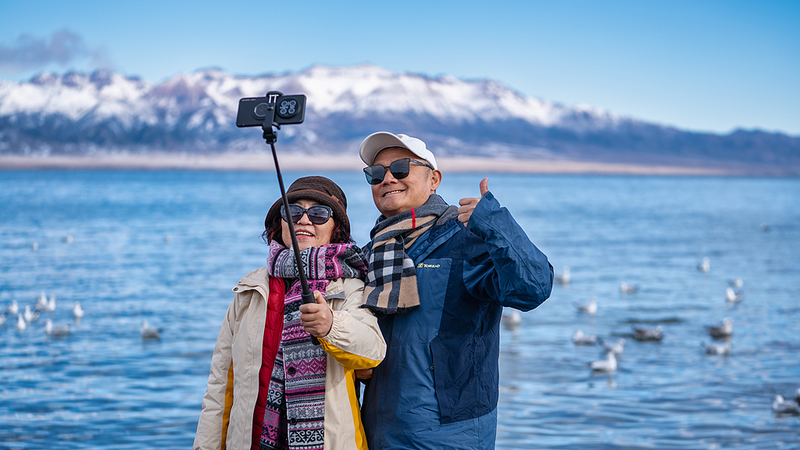 Snow-Kissed Sayram Lake: Xinjiang’s Azure Jewel Snow_Kissed_Sayram_Lake__Xinjiang_s_Azure_Jewel