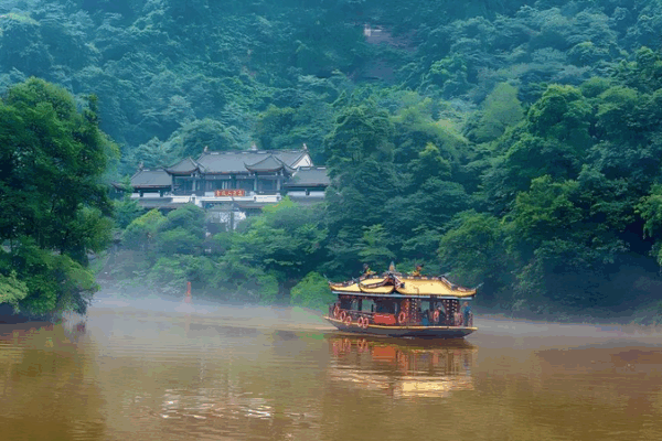 Tranquil Escape: Live from Yuecheng Lake at Mount Qingcheng Tranquil_Escape__Live_from_Yuecheng_Lake_at_Mount_Qingcheng video poster