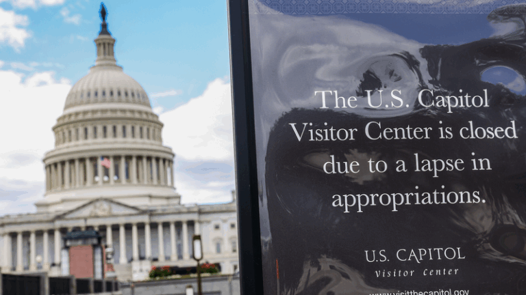 Trump_Administration_Starts_Layoffs_on_Shutdown_s_10th_Day