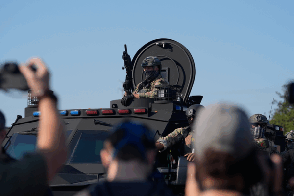 U.S. Agent Shoots Motorist in Chicago as Judge Blocks Troops in Portland U_S__Agent_Shoots_Motorist_in_Chicago_as_Judge_Blocks_Troops_in_Portland