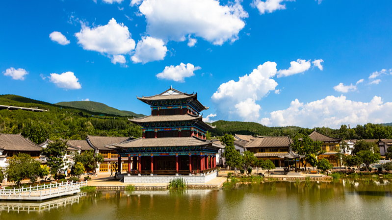 VV2P5LFW5SPL0758NNFO - News for amigos, by amigos Discover Jianchuan’s Wood Carving Art Town in Yunnan 🌳✨ video poster