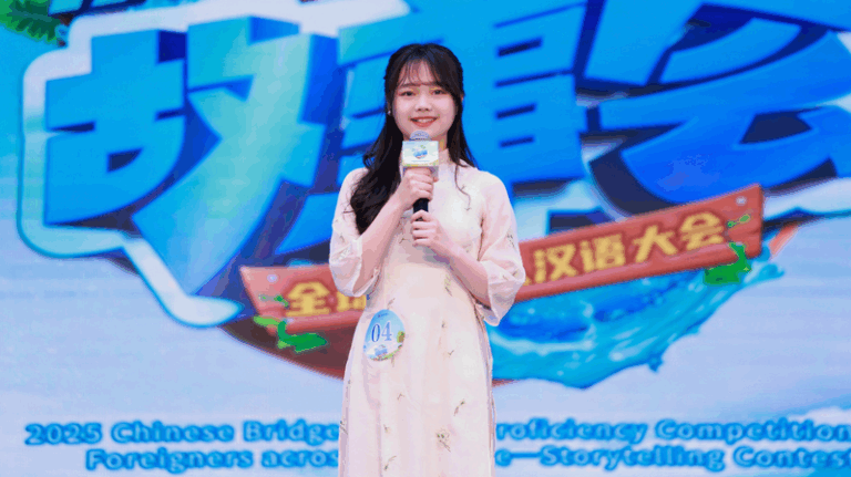 Vietnamese_Student_Bridges_Cultures_Through_Her_Lens