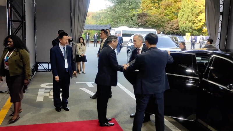 Watch__Xi_Jinping_Meets_Canadian_PM_Mark_Carney_in_Gyeongju_poster - News for amigos, by amigos Watch__Xi_Jinping_Meets_Canadian_PM_Mark_Carney_in_Gyeongju video poster