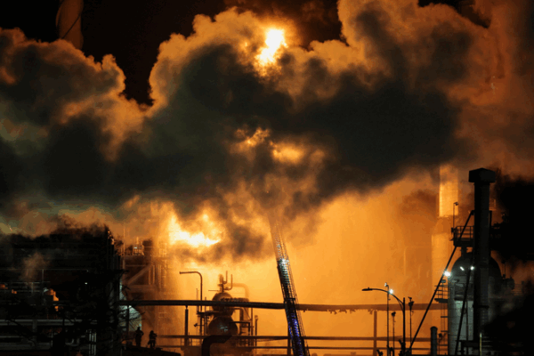 Large Blaze Hits Chevron’s El Segundo Refinery Near Los Angeles 🔥 Large Blaze Hits Chevron's El Segundo Refinery Near Los Angeles 🔥 video poster