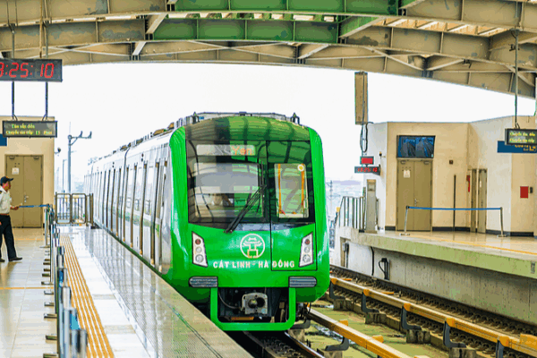 Hanoi’s Metro Magic: China-Built ‘Train Through Building’ Revolutionizes Commute Hanoi’s Metro Magic: China-Built 'Train Through Building' Revolutionizes Commute