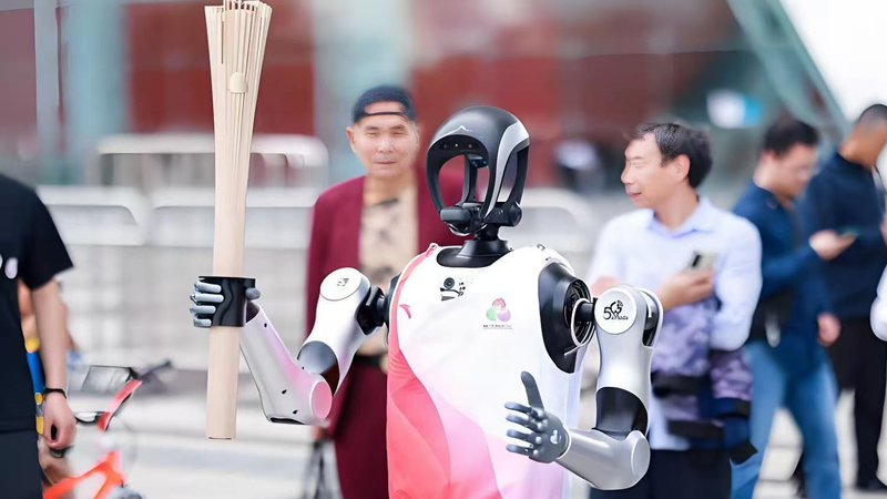 5G_A_Robot_Kuavo_Lights_Up_Shenzhen_Torch_Relay_poster - News for amigos, by amigos 5G_A_Robot_Kuavo_Lights_Up_Shenzhen_Torch_Relay video poster