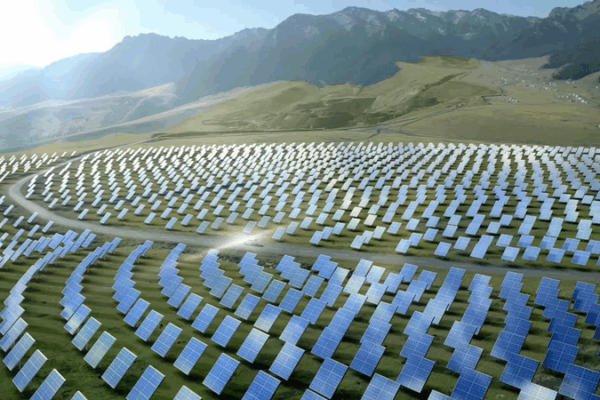 China’s Solar Great Wall: Kubuqi Desert’s 400km Green Powerhouse