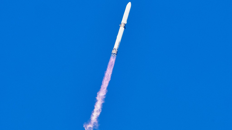 Blue_Origin_Unveils_New_Glenn_9x4_Rocket_to_Rival_SpaceX