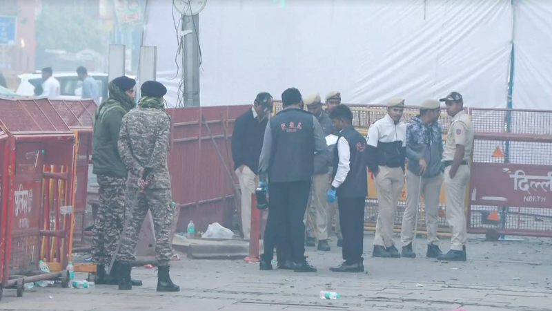 Car_Blast_Near_Red_Fort_in_New_Delhi_Leaves_10_Dead__Several_Injured video poster