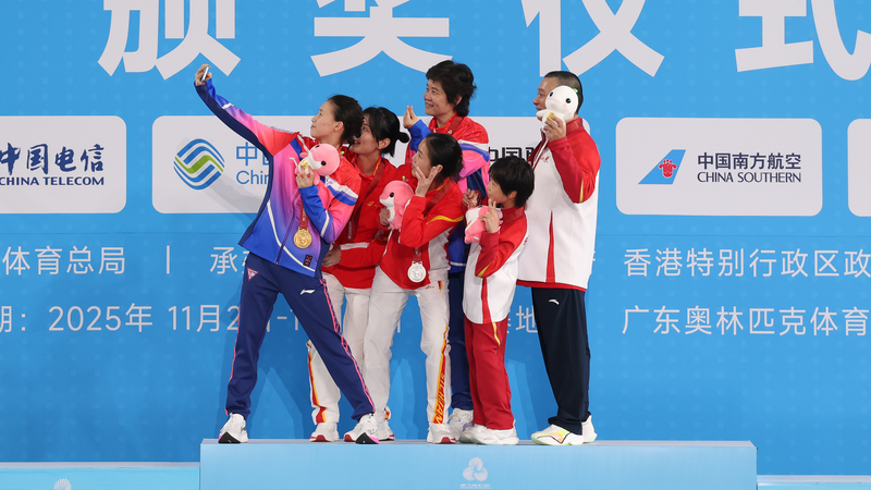 Chen_Shines_in_10m_Diving__Hou_Secures_Third_Weightlifting_Gold