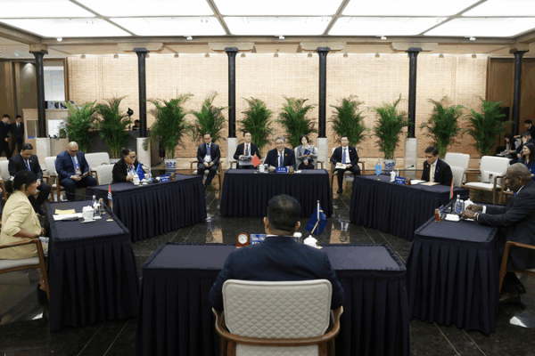 China_Signs_Landmark_Economic_Pact_with_Five_Pacific_Islands