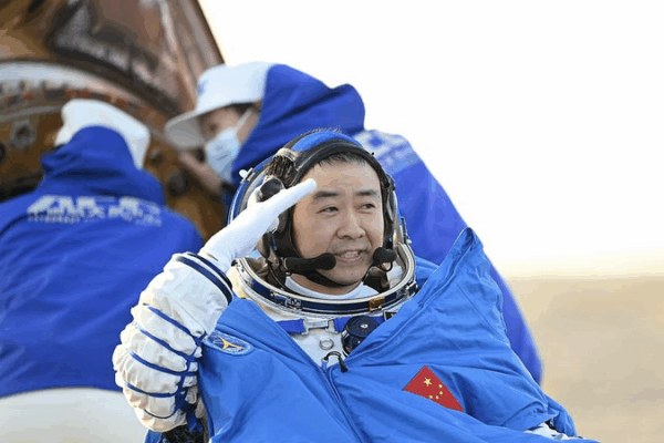 China’s Shenzhou-20 Taikonauts Land in Beijing After Safe Return