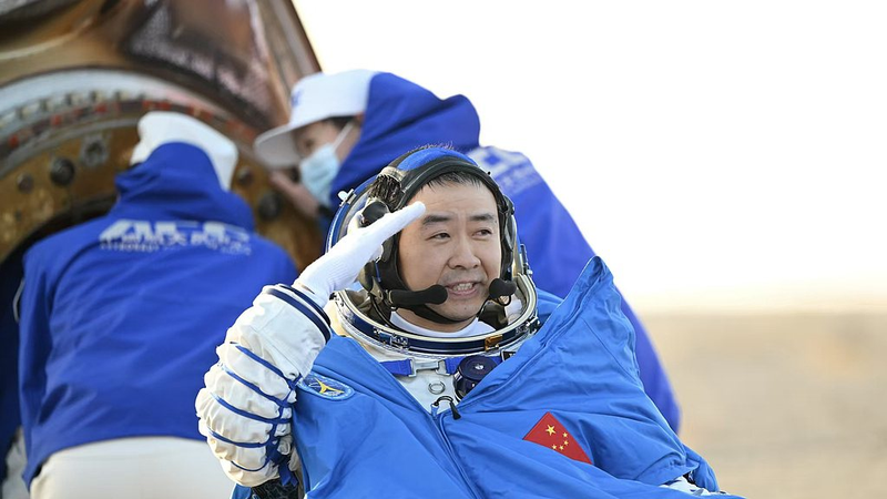 DTHZ4R4X003UELPC6D2I - News for amigos, by amigos China’s Shenzhou-20 Taikonauts Land in Beijing After Safe Return