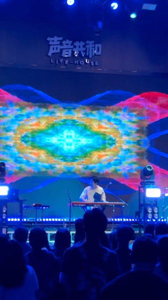 GTELT9ZGOAOBAV0I7VB9 - News for amigos, by amigos Guangzhou’s Daylight Blooms and Neon Night Vibes video poster