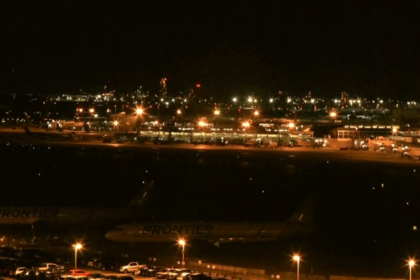 Government_Shutdown_Disrupts_1_000__Flights_at_Philadelphia_Airport video poster