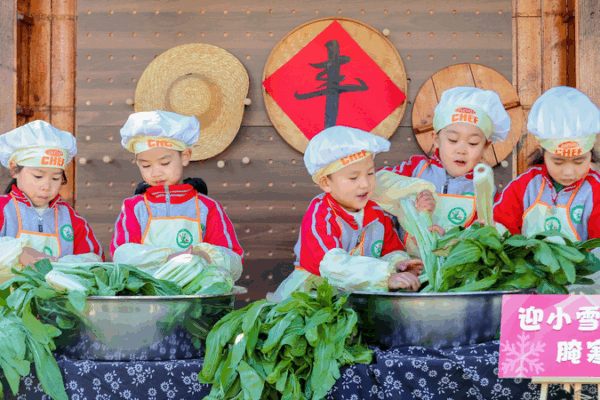 Kids_Celebrate_Minor_Snow_with_Winter_Pickling_Fun