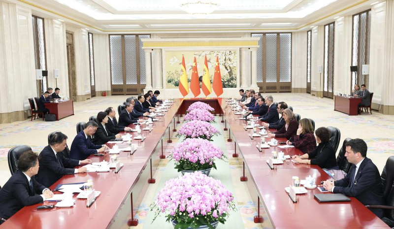 Li_Qiang_and_King_Felipe_VI_Boost_China_Spain_Economic_Ties - News for amigos, by amigos Li_Qiang_and_King_Felipe_VI_Boost_China_Spain_Economic_Ties