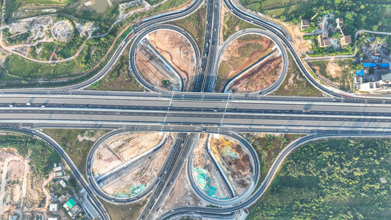 Hainan’s G98 Expressway Debuts 8-Lane Cloverleaf Interchange