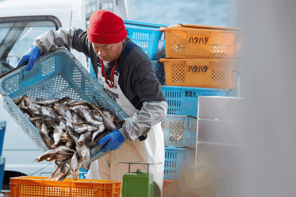 Okinawa_Fishermen_Face_Risk_from_Japan_Chinese_Mainland_Tensions video poster