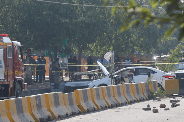 Powerful_Bomb_Kills_at_Least_12_Outside_Islamabad_Court video poster