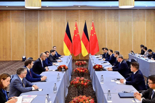 Premier_Li_Qiang_Urges_China_Germany_Dialogue_Boost_at_G20_Summit