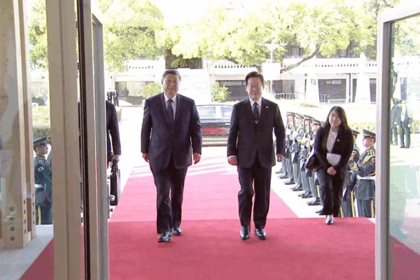President_Xi_Lands_in_South_Korea_for_Warm_Welcome video poster