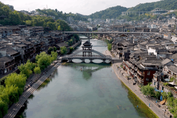 Discover Fenghuang: Hunan’s Enchanting Ancient Water Town video poster
