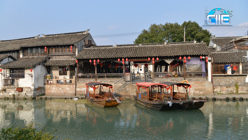 Step_Into_Shanghai_s_Fengjing_Ancient_Water_Town video poster