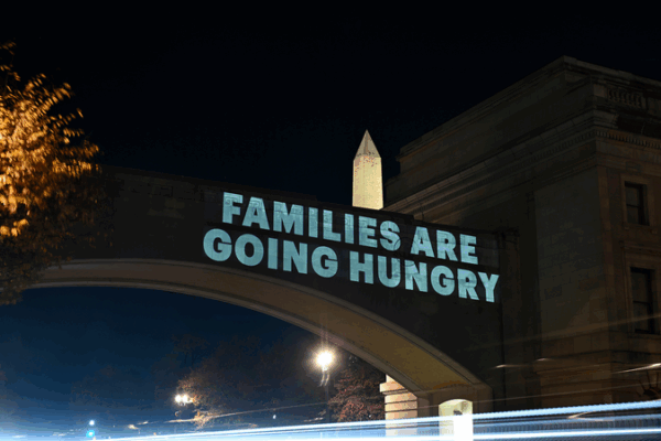 Trump_Admin_Partially_Funds_SNAP_as_Shutdown_Hits_34_Days