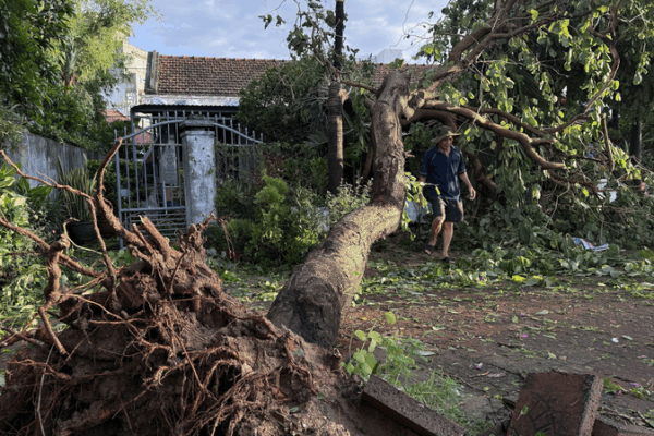 Typhoon_Kalmaegi_Devastates_Philippines__Strikes_Central_Vietnam