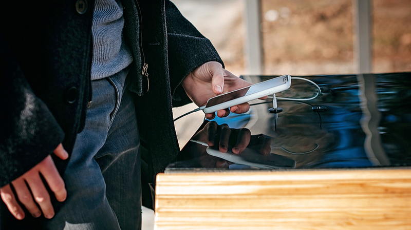 UAE_Alerts_Travelers__Public_Chargers_Could_Hack_Your_Phone