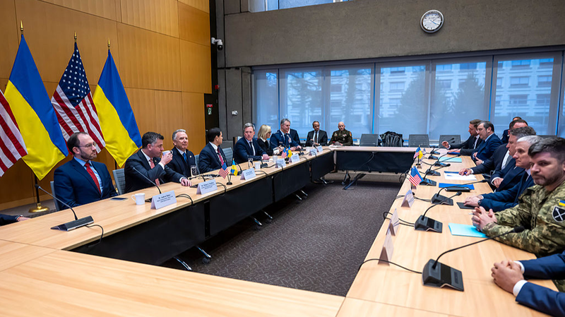 Ukraine_Agrees_to_Peace_Deal_with_Minor_Details_Pending - News for amigos, by amigos Ukraine_Agrees_to_Peace_Deal_with_Minor_Details_Pending