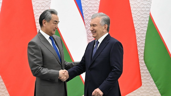 Uzbek_President_Mirziyoyev_Meets_Chinese_FM_Wang_Yi__Eyes_Major_Rail_and_Belt___Road_Projects