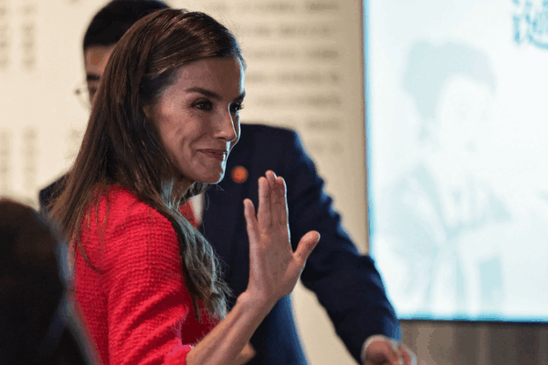 East Meets West: Poetry Resonates at Chengdu’s Wangjiang Tower Park