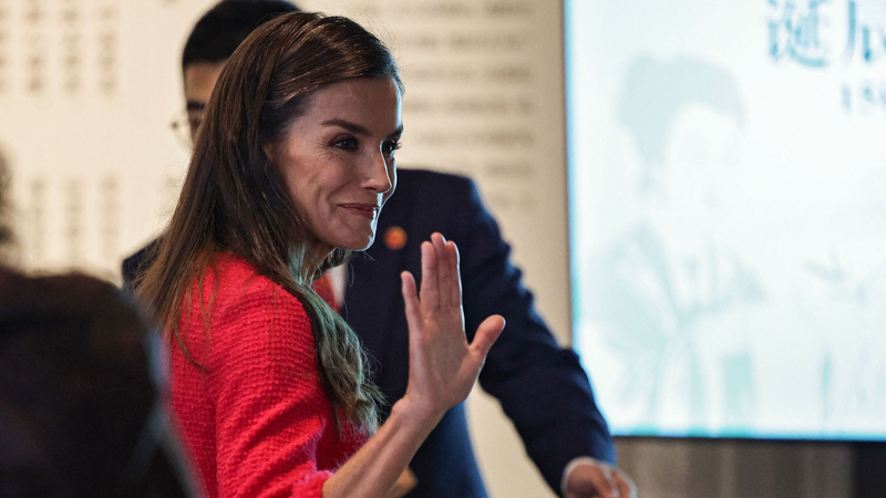 V7PFGY67BIWG0VB5XQUA - News for amigos, by amigos East Meets West: Poetry Resonates at Chengdu’s Wangjiang Tower Park